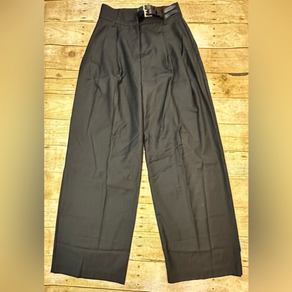 Beside you Favorite pant gold belt detail trousers pants. Perfect for for 5’ 2”